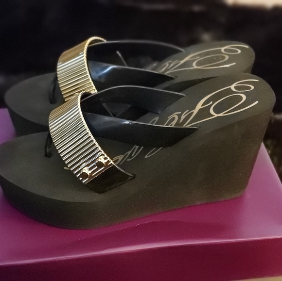 Shoes - Picture 2 of 3